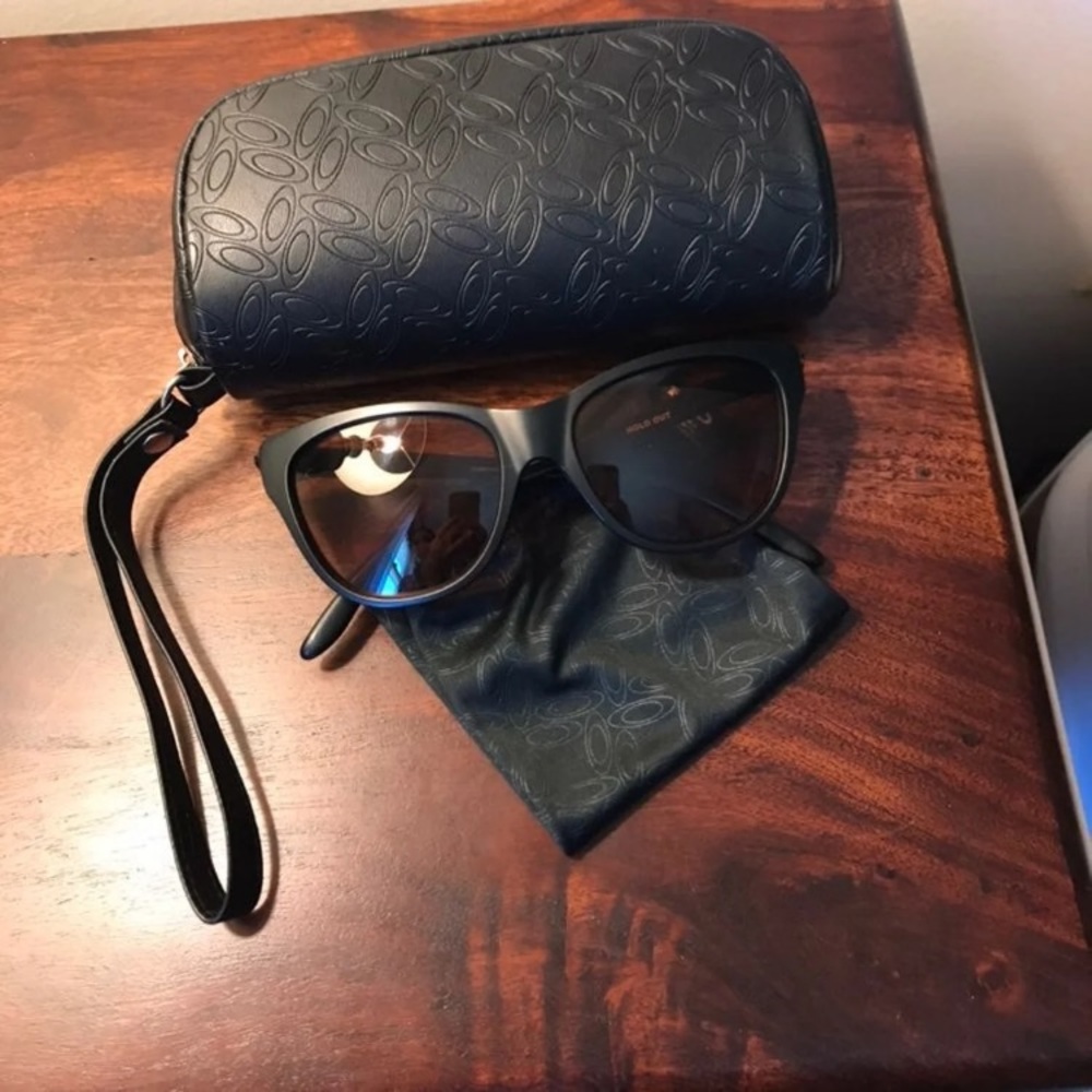 Women’s Oakley Hold Out Sunglasses